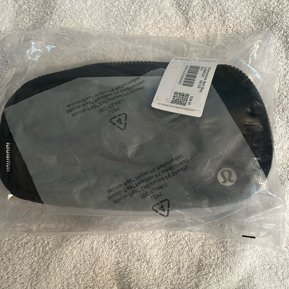 NWT Belt Bag - black